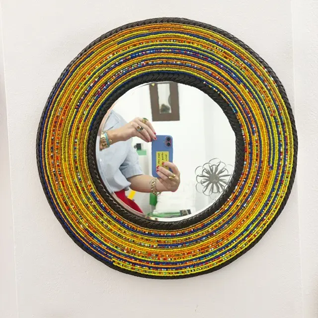 specchio artigianale del kenya con perline colorate
