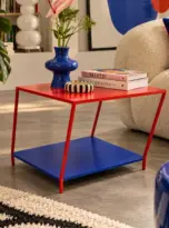 tavolino-rosso-blu-antonio-Sciortino-contestualizzato